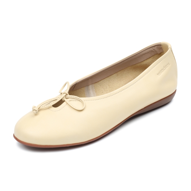 http://kumkangshoe.com/Images/product_images/0102/CLASLC6403WWONF8_1_0650.jpg